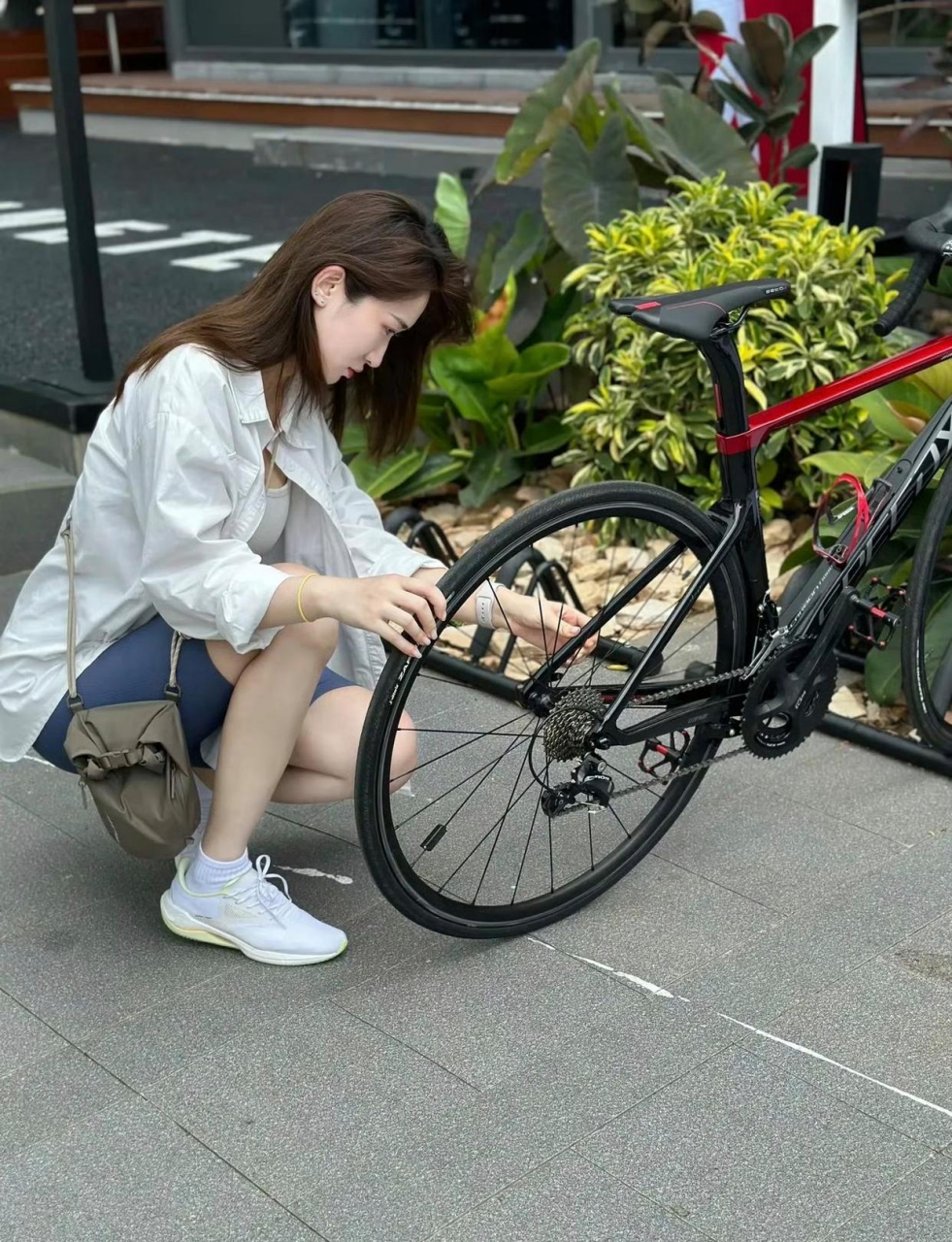 晚间骑自行车设置
（晚上骑自行车对身材
好吗）《晚上骑自行车的好处》