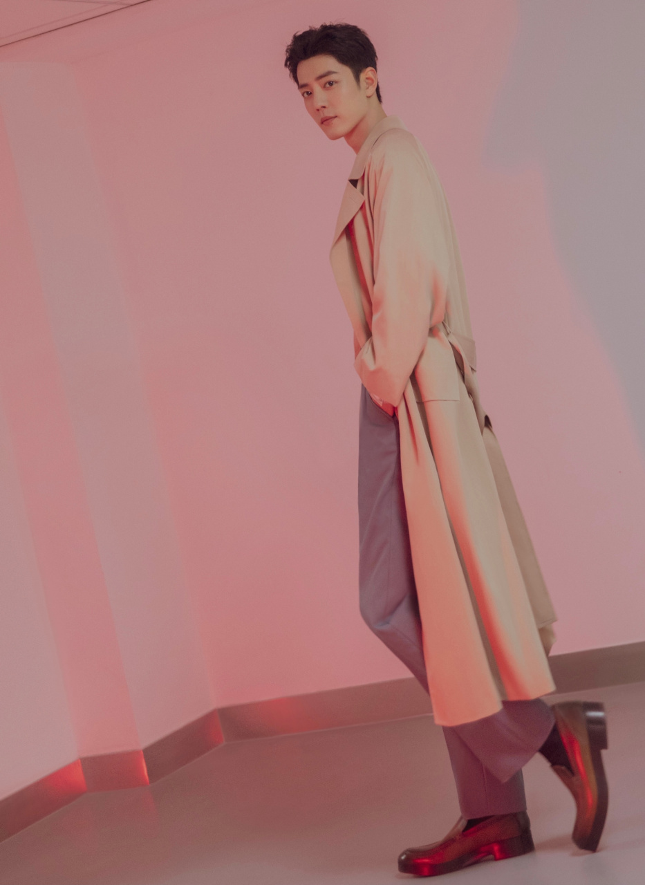 肖战粉色系列, 啊啊风衣造型真是帅呆了,还得是个高,不然换个人根本撑