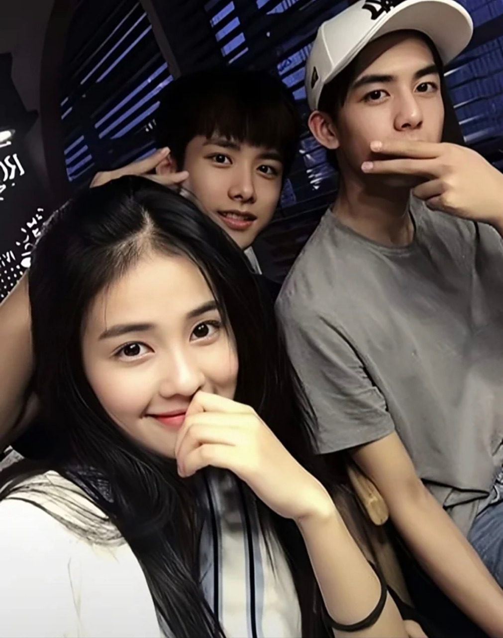 白鹿宋威龙两个人以前的合照,虽然很青涩,但是好美好好看[嘻嘻][嘻嘻]