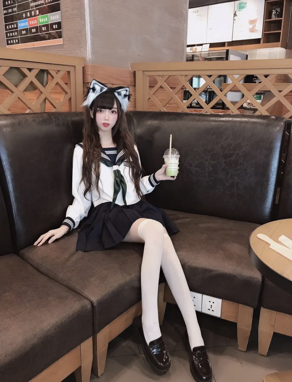 性感白色长腿袜的大长腿jk制服兔女郎美女