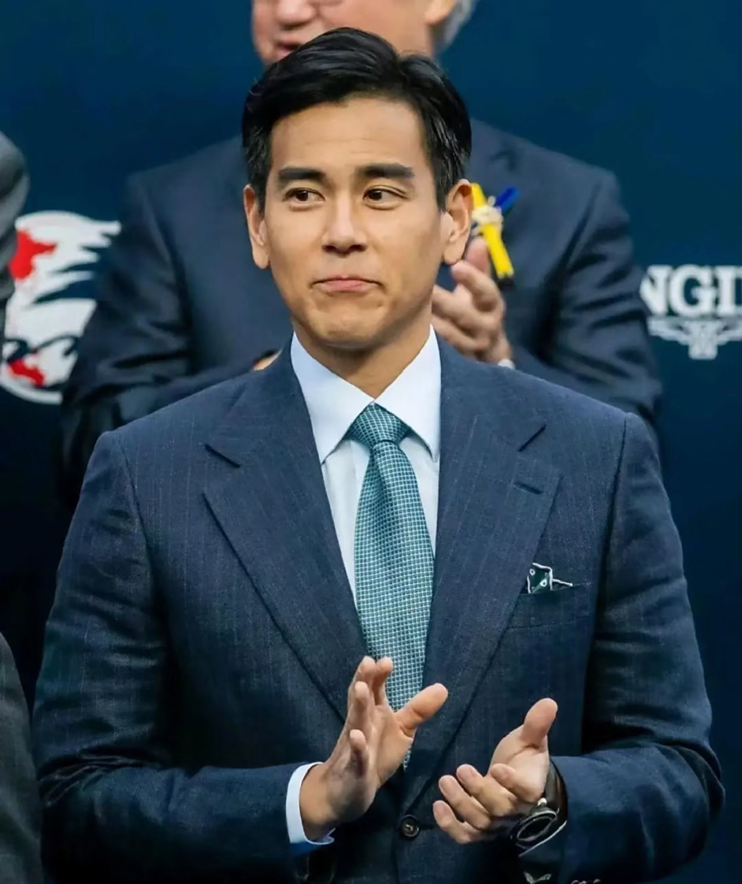 男神彭于晏,连抬头纹都是那么的帅