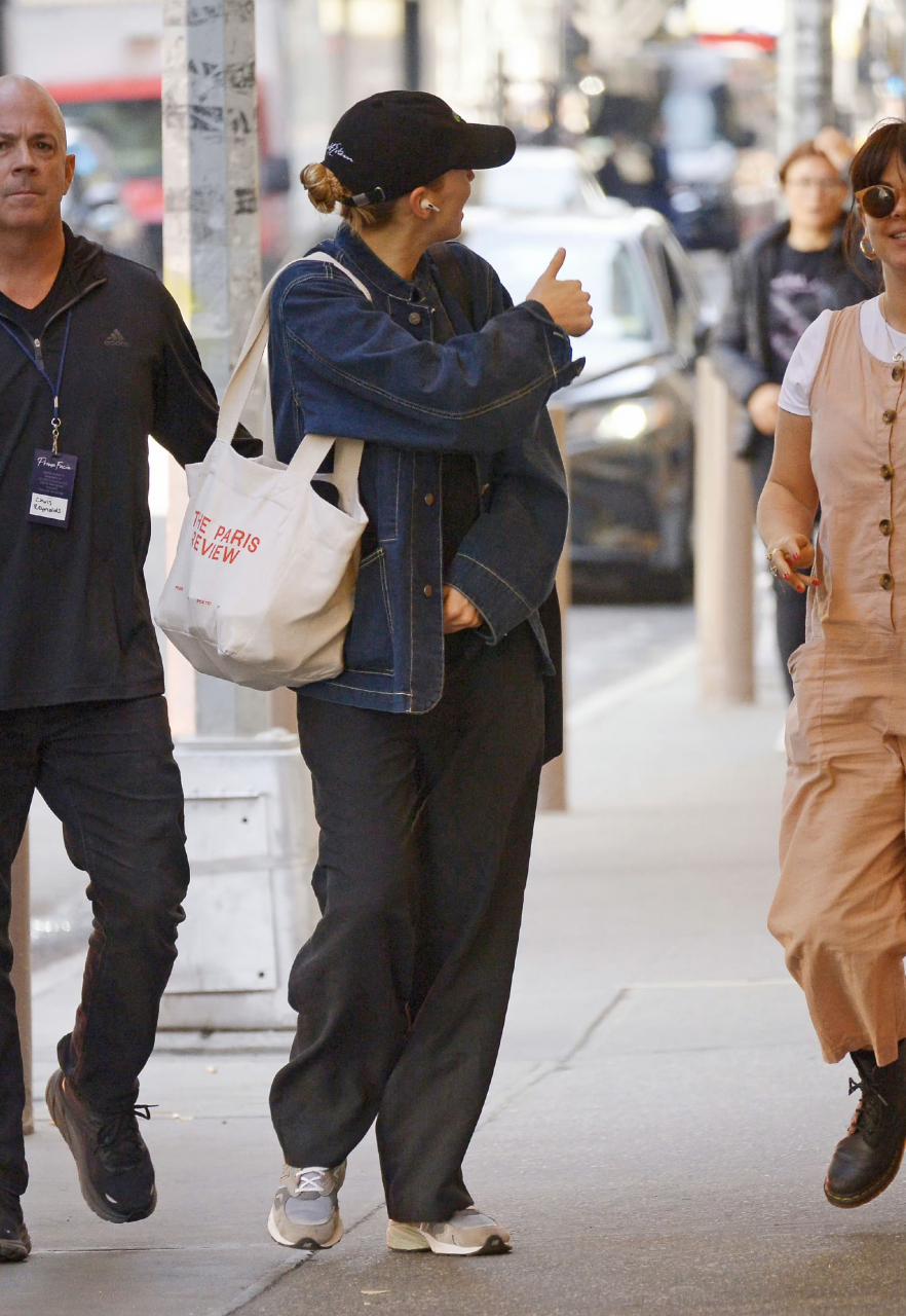 jodie comer纽约街拍