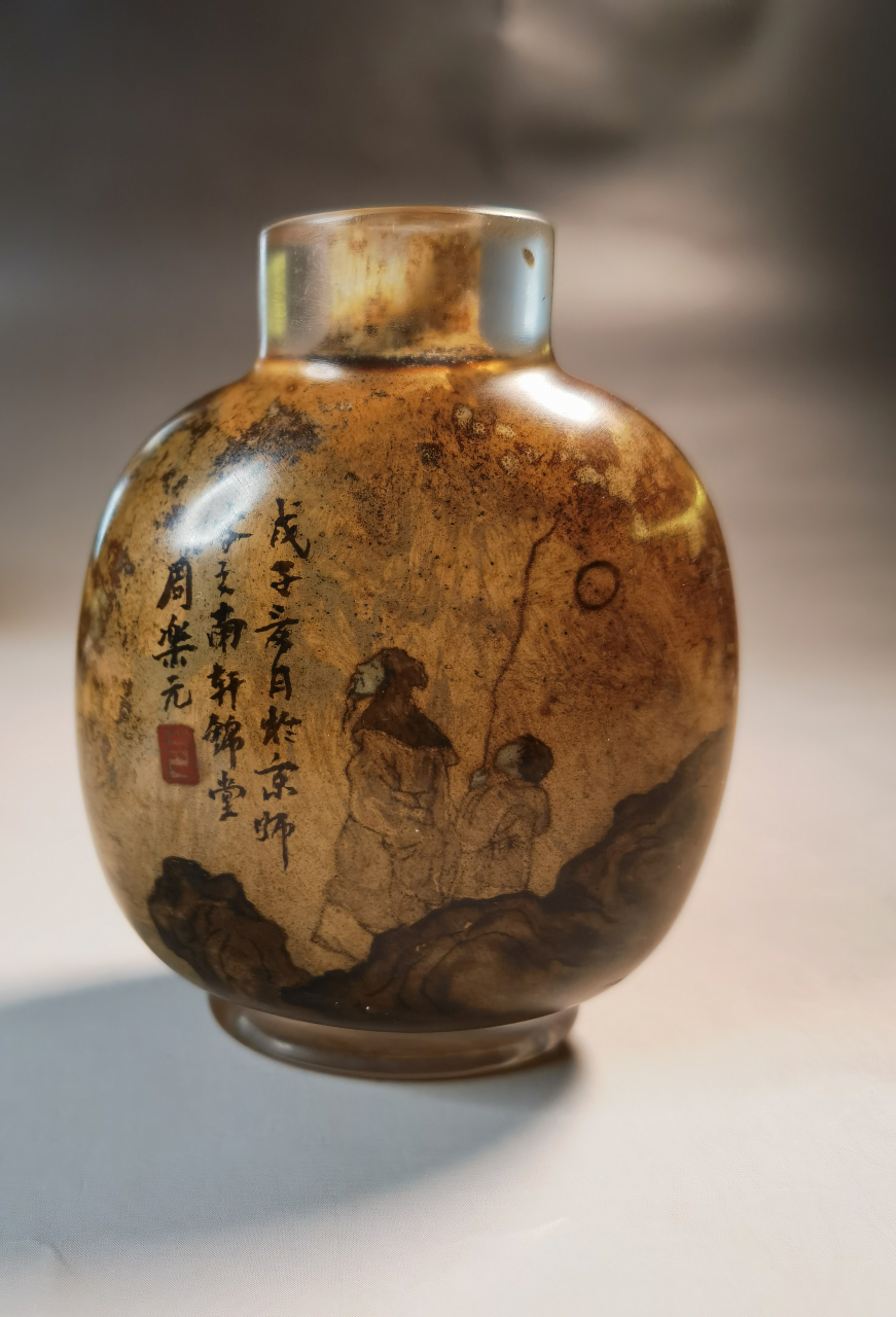 民国水晶鼻烟壶四大名家周乐元款 民国水晶鼻烟壶四大名家周乐元款