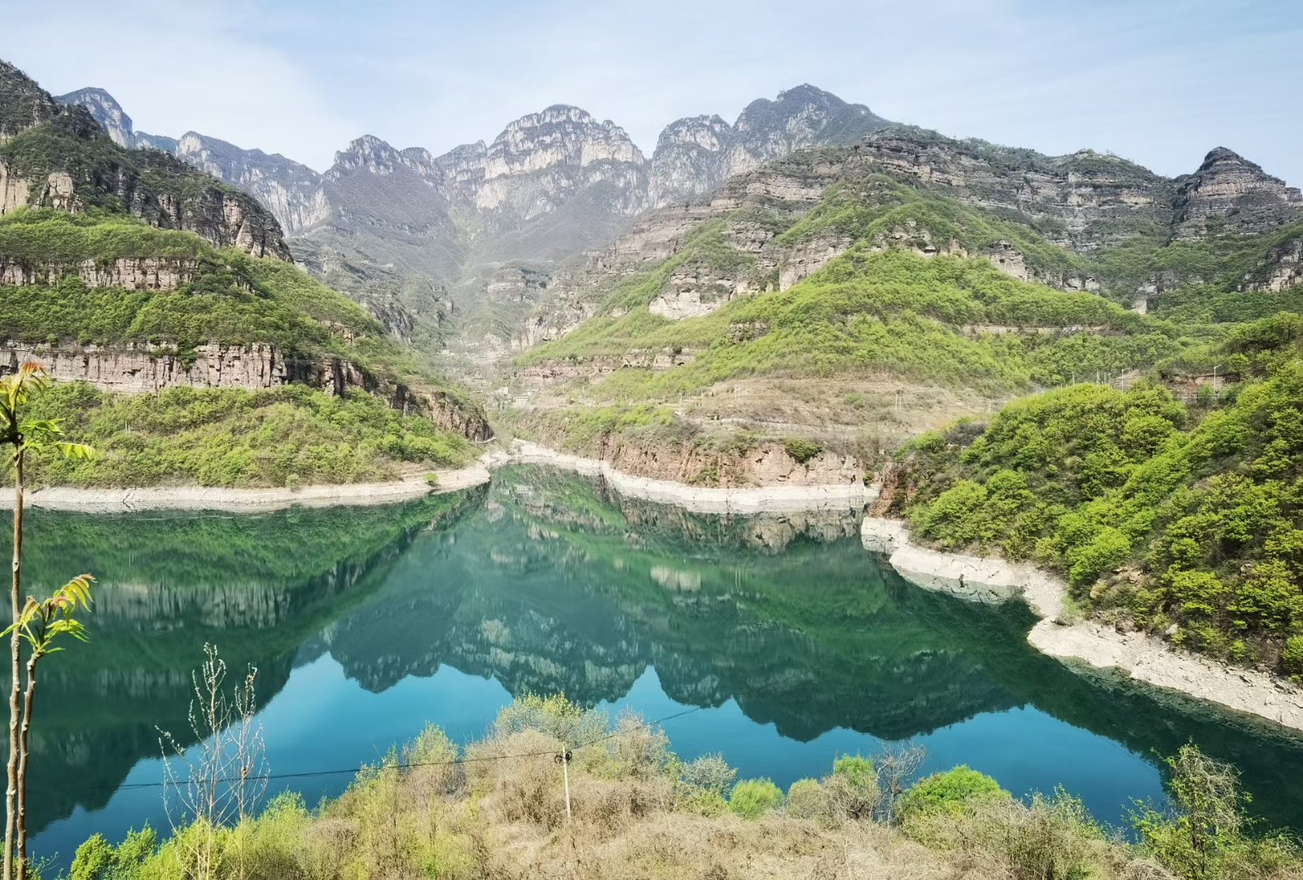 南太行大峡谷地处晋豫两省交界,位于河南省安阳市林州西北部,南北长