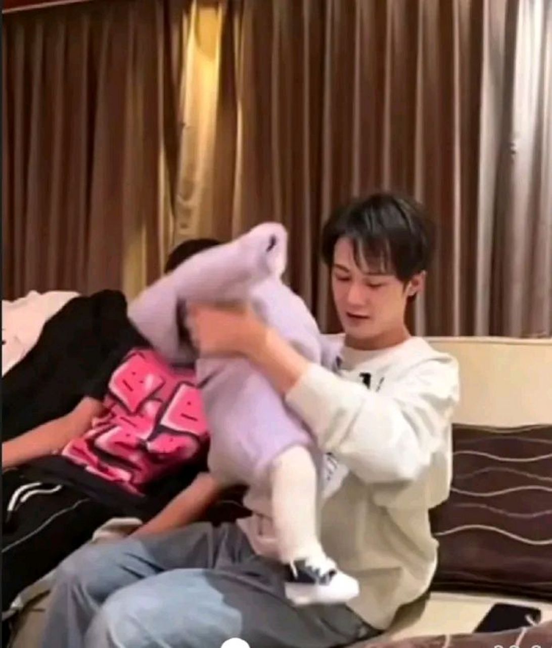 很久之前就有传闻说檀健次已婚已育.