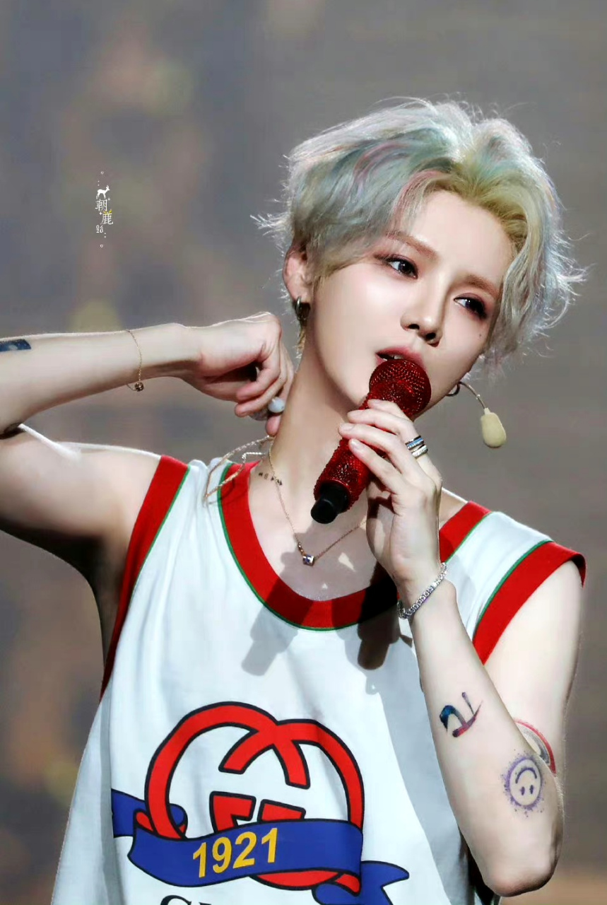 鹿晗 被惊艳到了,多少人的内娱初恋[滑稽]