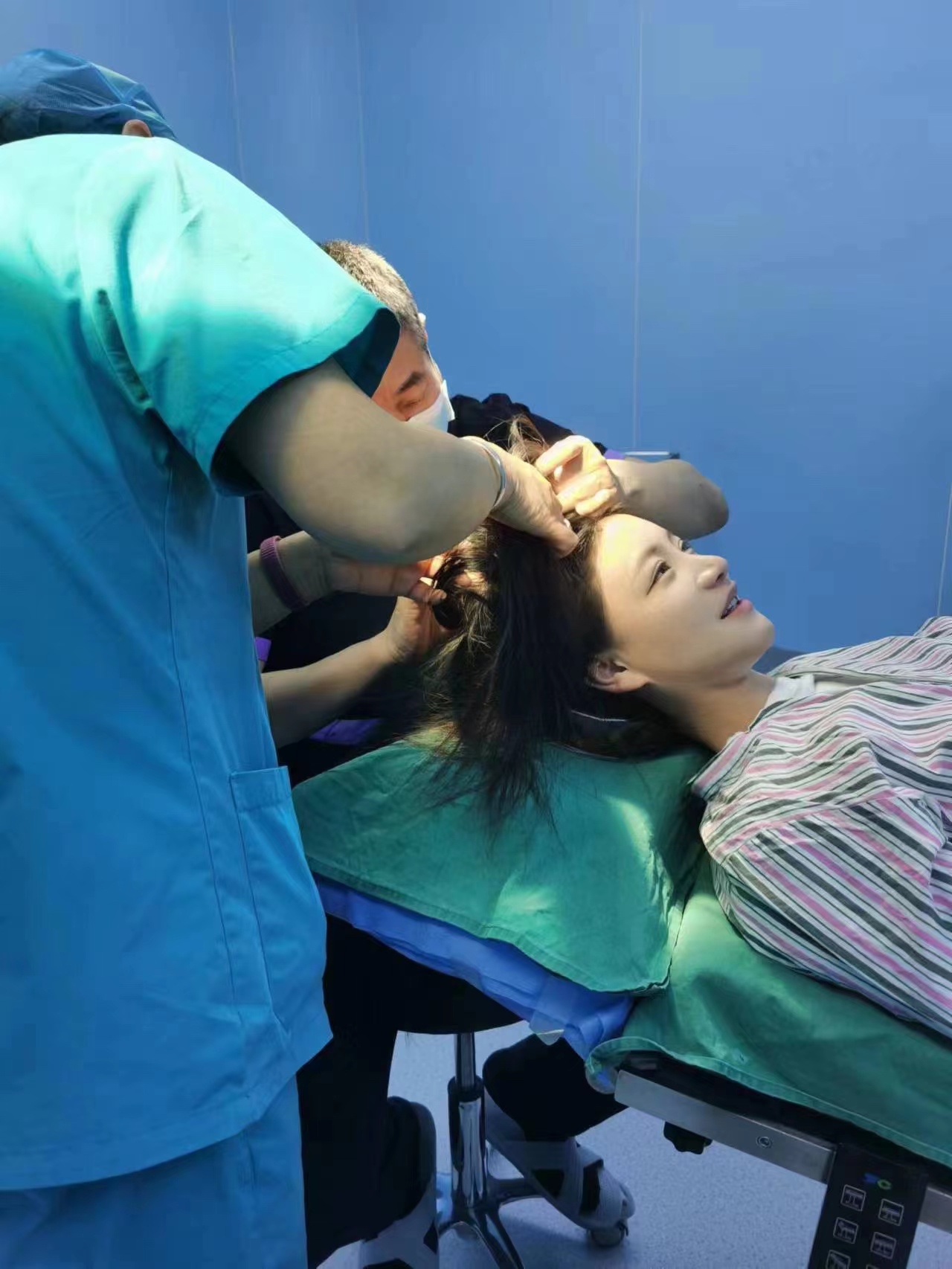 飞天津做一个从小到大都很想做的骨水泥填充颅顶增高手术