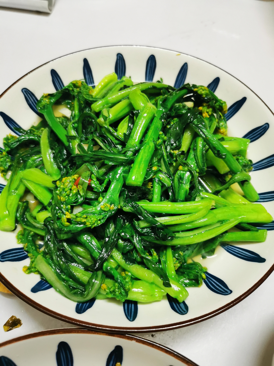 五花肉炒酸菜,蒜蓉炒菜心,一荤一素人间美味.