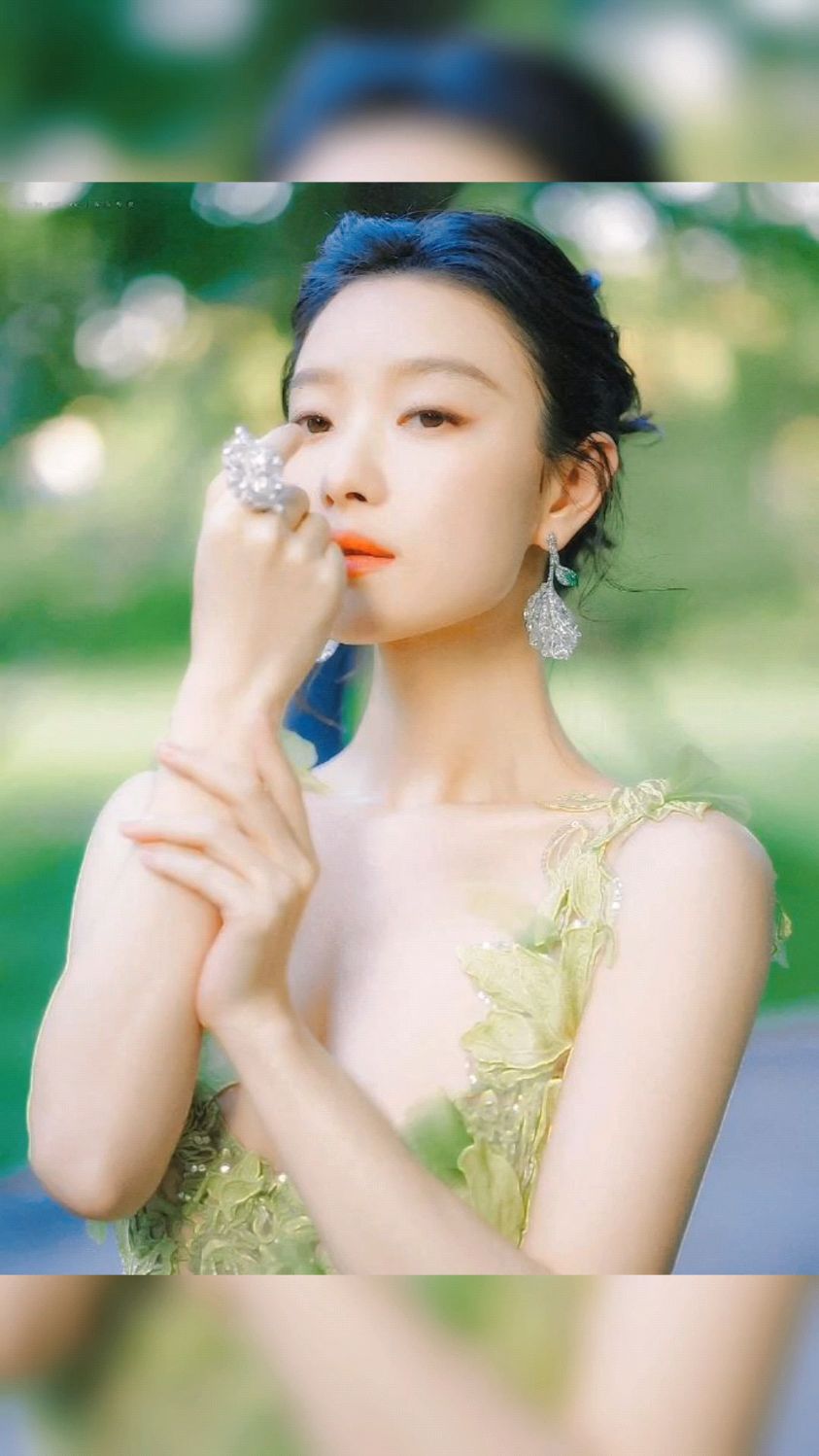 倪妮这组绿野仙踪造型真的是太美了!女神仙气飘飘.-度小视
