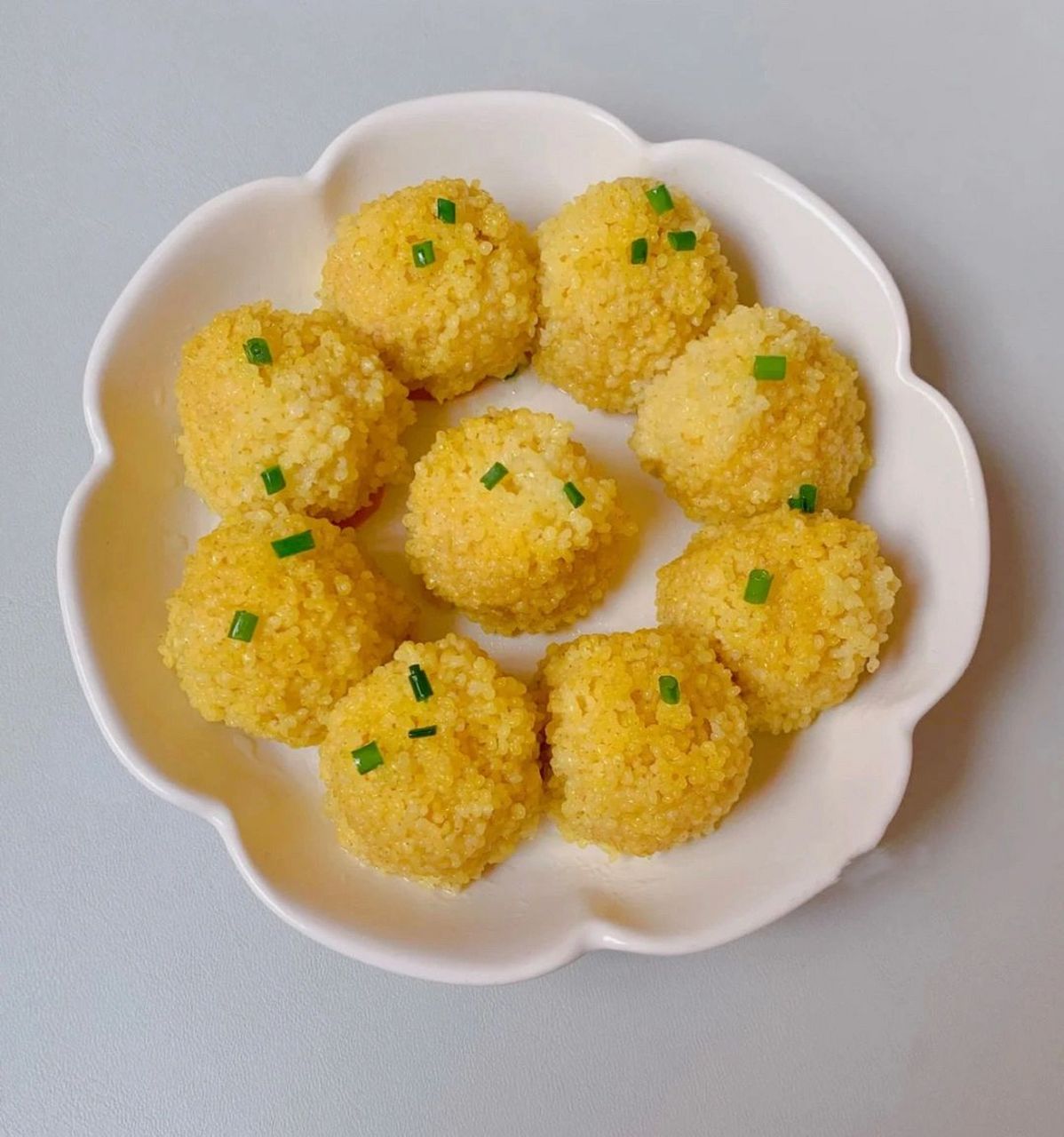 今日辅食推荐:小米蒸肉丸 肉圆子外边裹满小米 口感真的超级独特