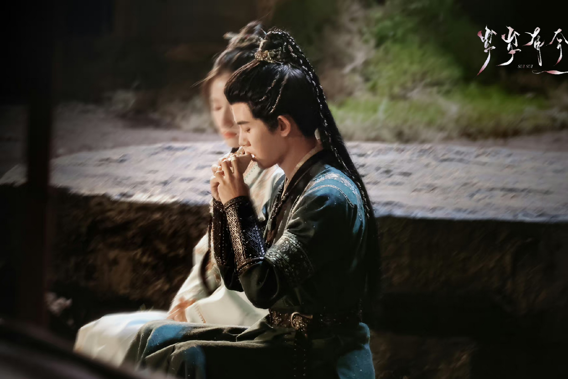 电视剧《流水迢迢》男主任嘉伦的异域风格造型路透也来啦!