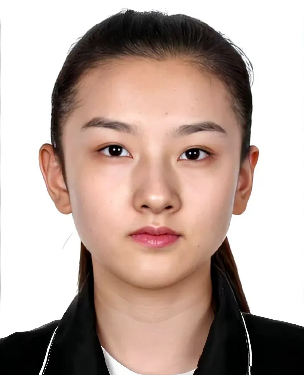 我可能是全网第一个发宋祖儿素颜证件照的了?