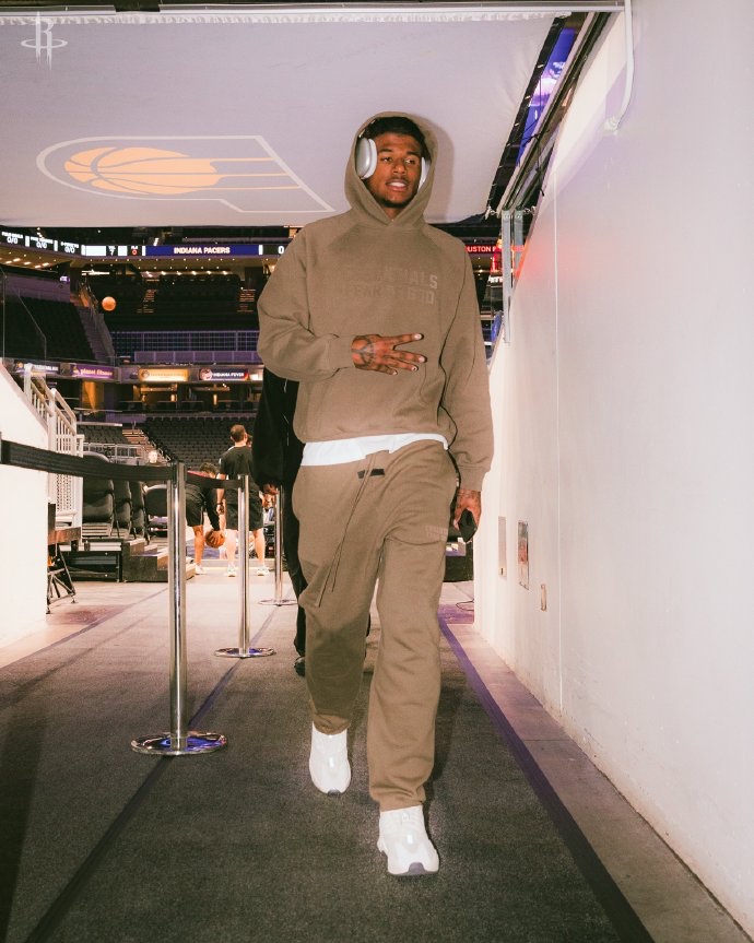 今日nba球员私服穿搭