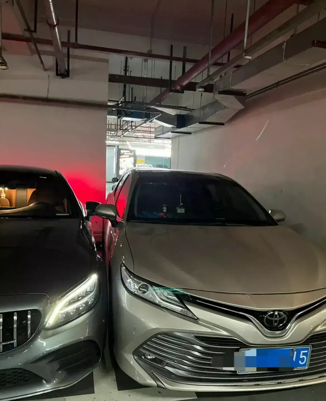 网友:这两个人要结梁子