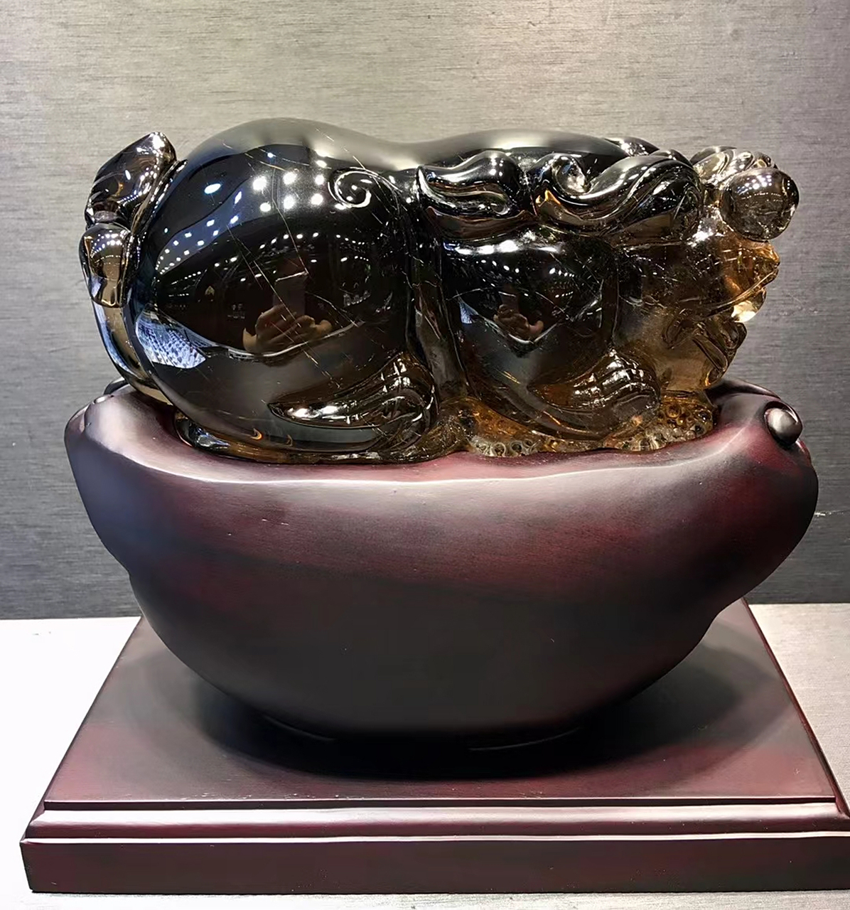 天然茶黄水晶(内包裹发晶)貔貅摆件,造型饱满,水润通透,大师雕刻,十分