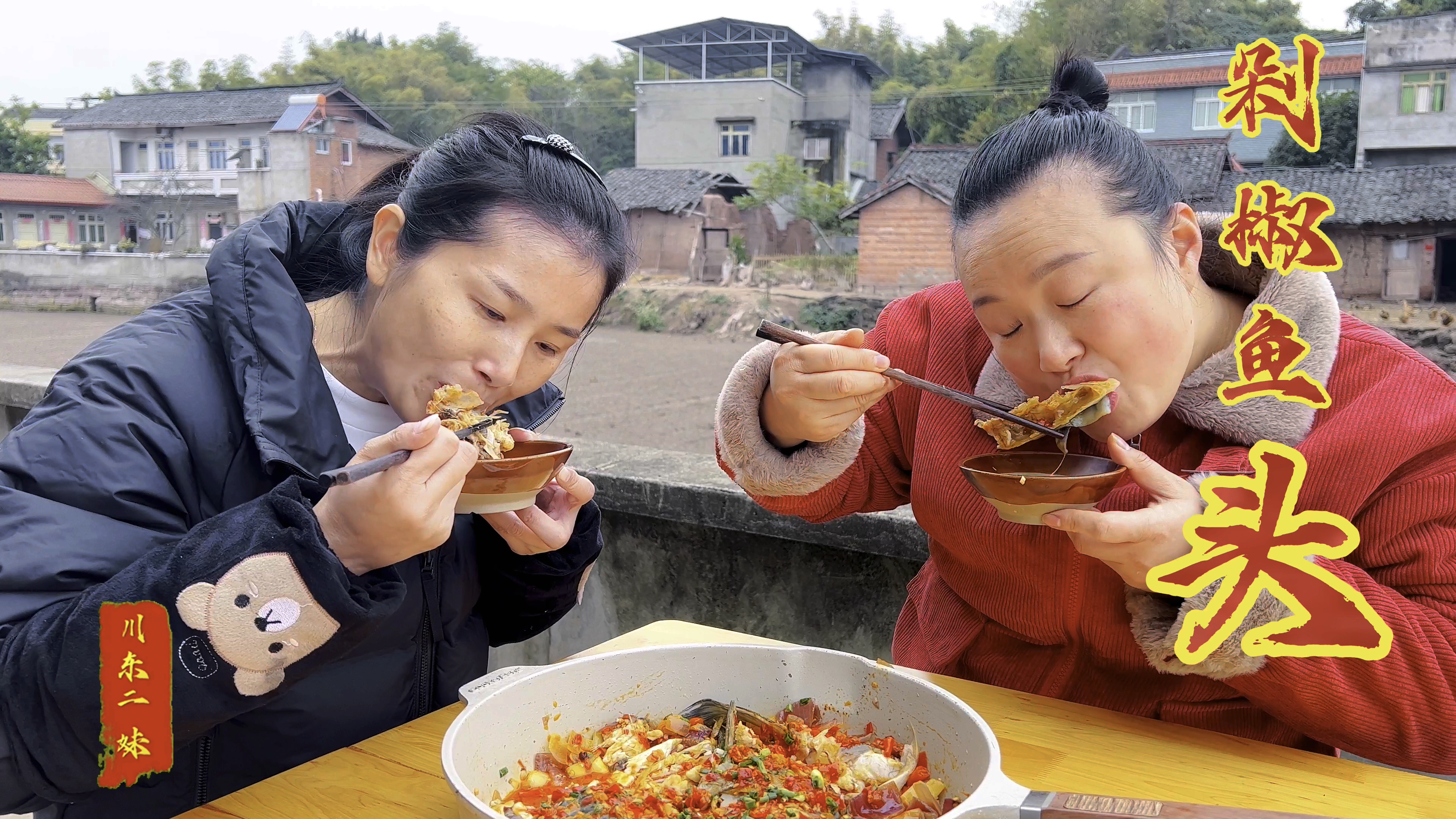 剁椒鱼头这样做不用加水,肉嫩味美非常好吃,汤汁还可以拌饭拌面