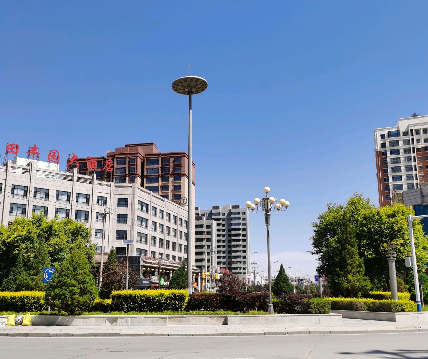 定边县城街头一景,多数人肯定认错.看你能认对不?