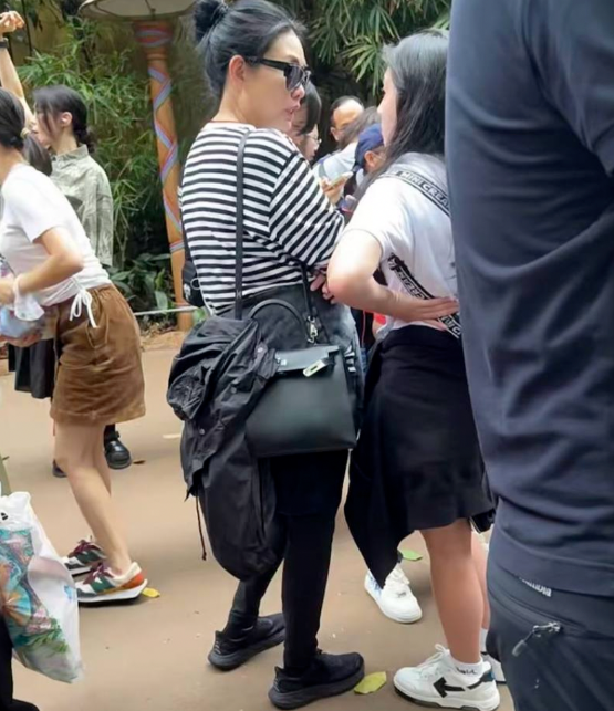 邱淑贞近照曝光身形发福,网民慨叹女神不再:浓浓大婶味