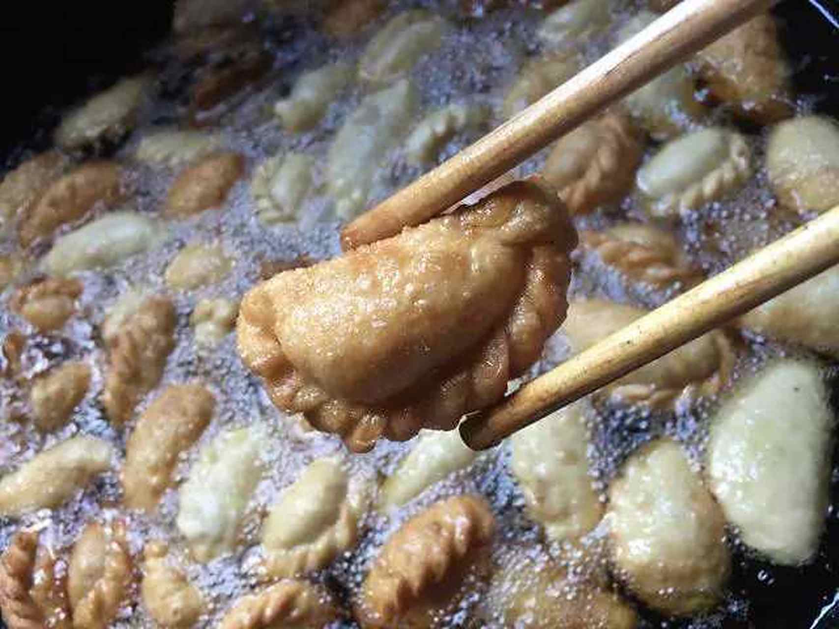 炸口酥是惠安泉港一带特色的美食,它跟浮粿一样,在当地非常受欢迎.