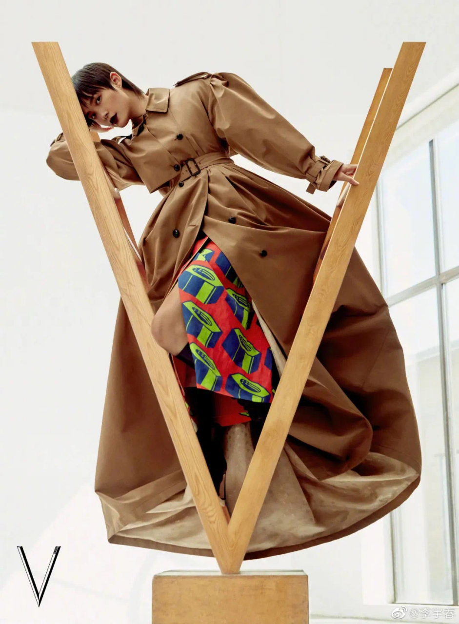 李宇春最近官宣了范思哲的代言人身份,也是在范思哲因为地域暴雷后