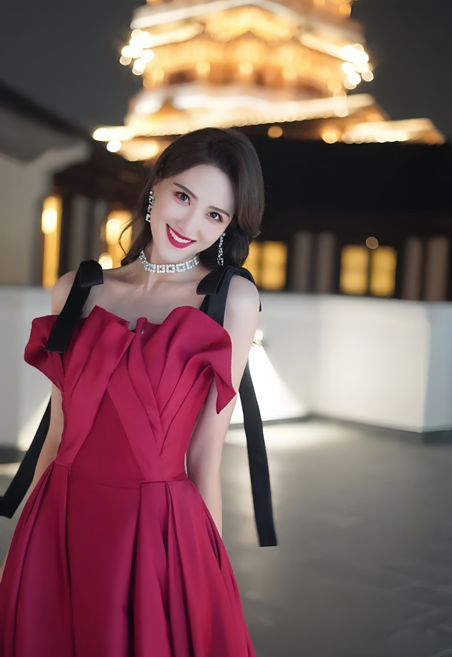 李丹儿,中国电影频道cctv-6美女主持人.