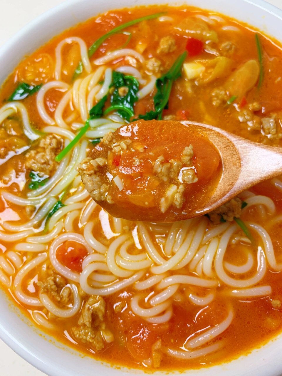 今天的番茄肉末泡椒米线绝了, 没胃口的时候来一碗太棒了!