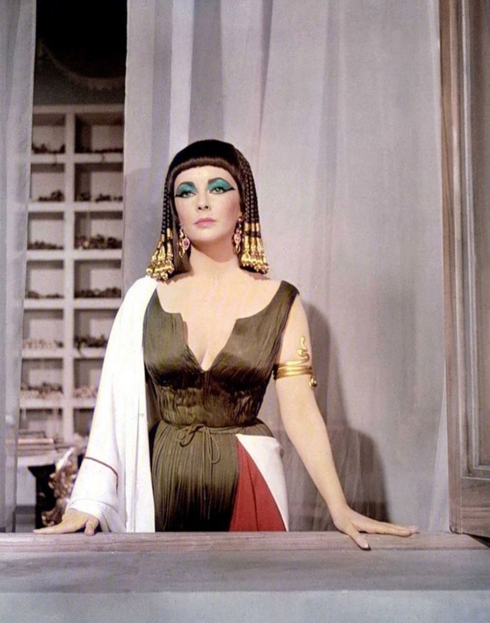 伊丽莎白·泰勒饰演的埃及艳后.