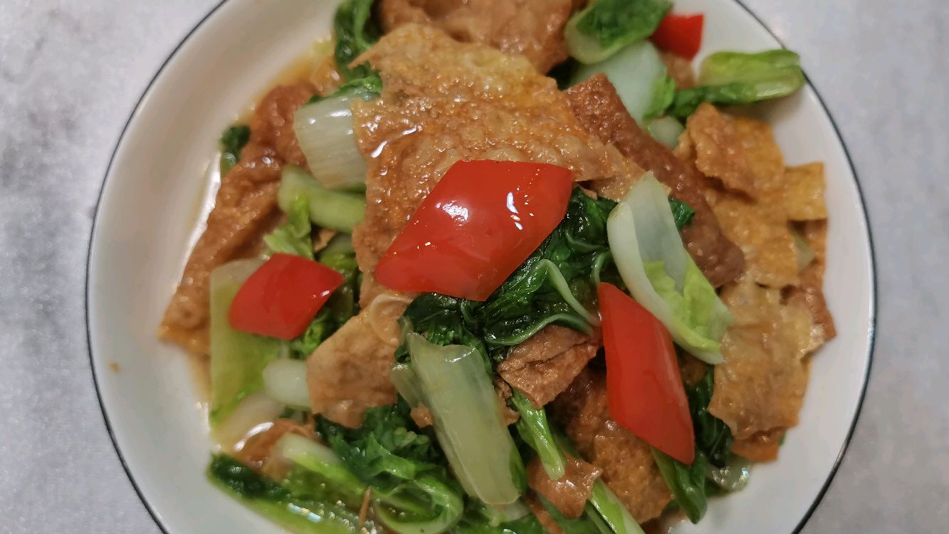 油豆皮炒小白菜,这种做法太好吃,可以试试
