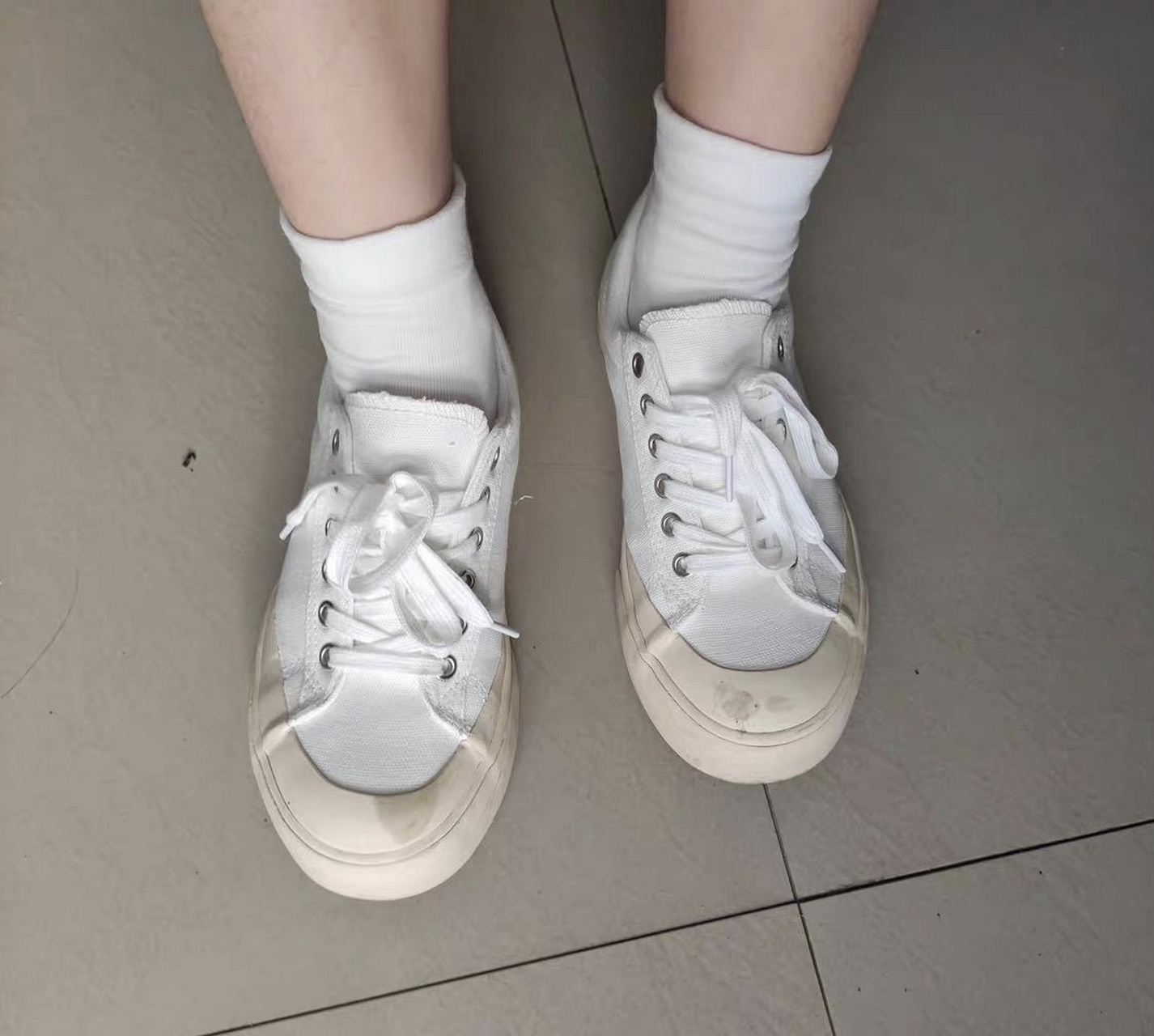 跑完步的袜子真的可以立起来[笑哭][笑哭]