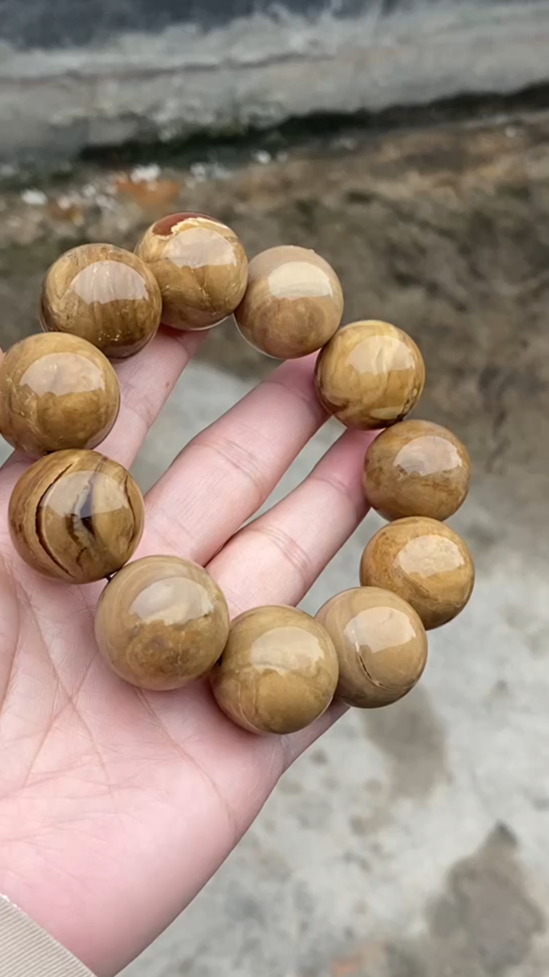 精品缅甸琥珀根蜜溶洞男款手串-度小视