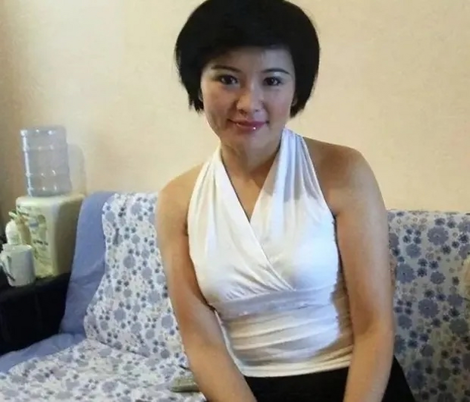 "极品美臀50万,为谋上位人人睡.