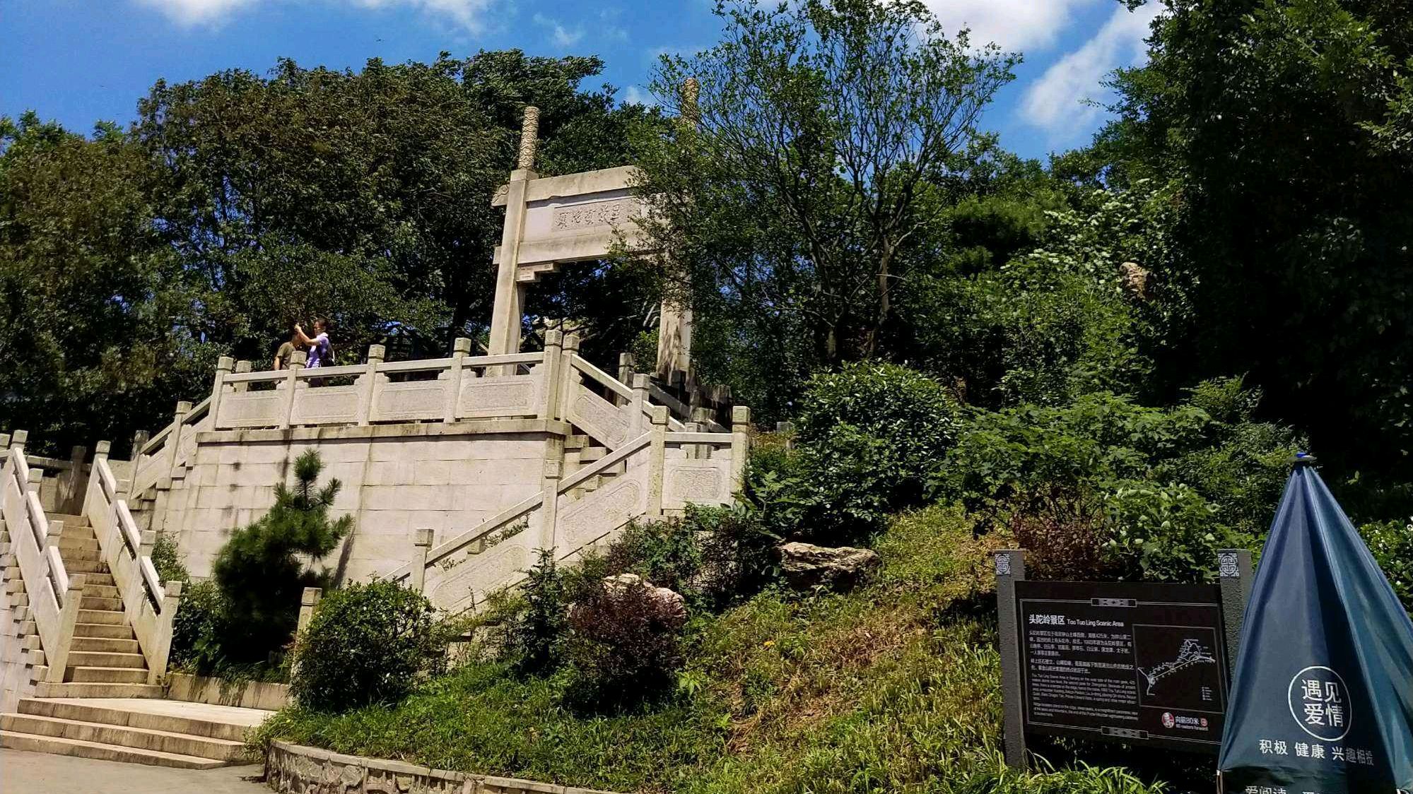 南京紫金山頭陀嶺景區,高聳入雲,是飽覽山明水秀的絕妙之處