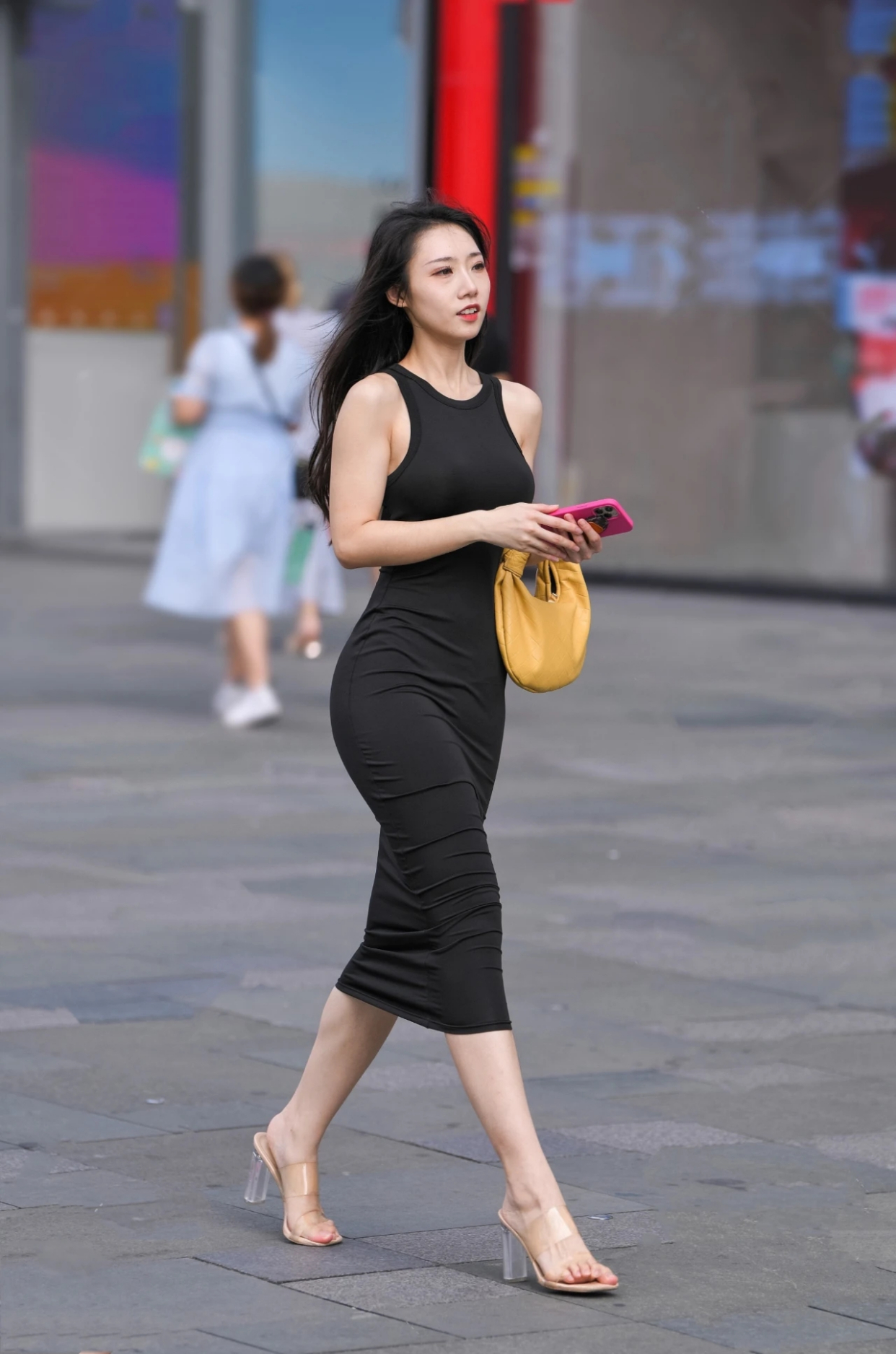 美女街拍美术馆