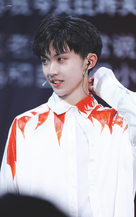 盘点tnt颜值巅峰期,16岁的马嘉祺意气风发,最爱13岁臭屁刘耀文