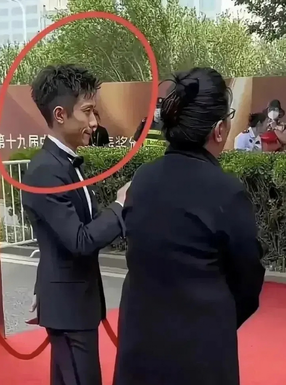 网友:张一山他是头大还是实在是瘦?