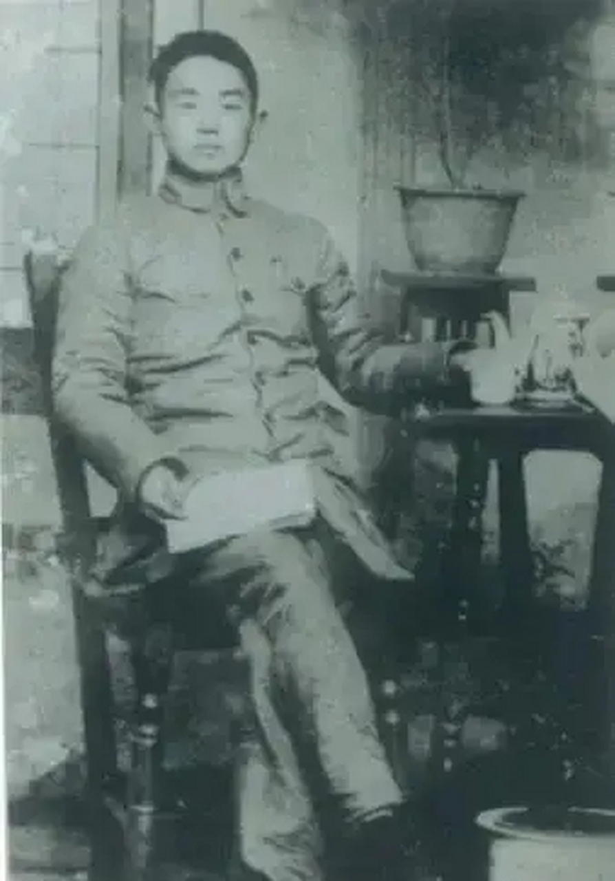 胡继亭,安徽金寨人,他出生于1916年.因家境贫寒,他13岁就参加了红军.