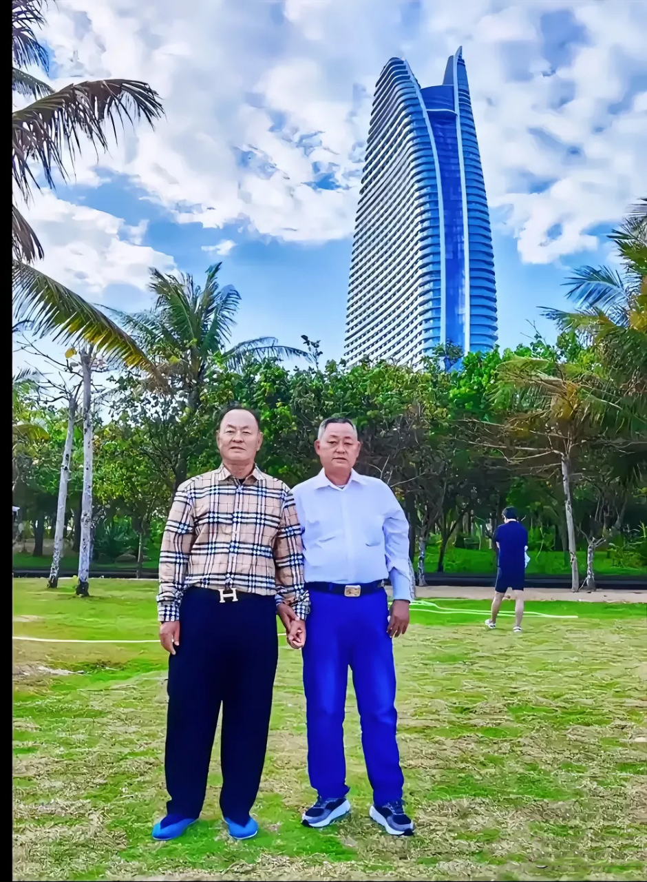 缅甸佤邦的两位大佬! 有谁认识么?