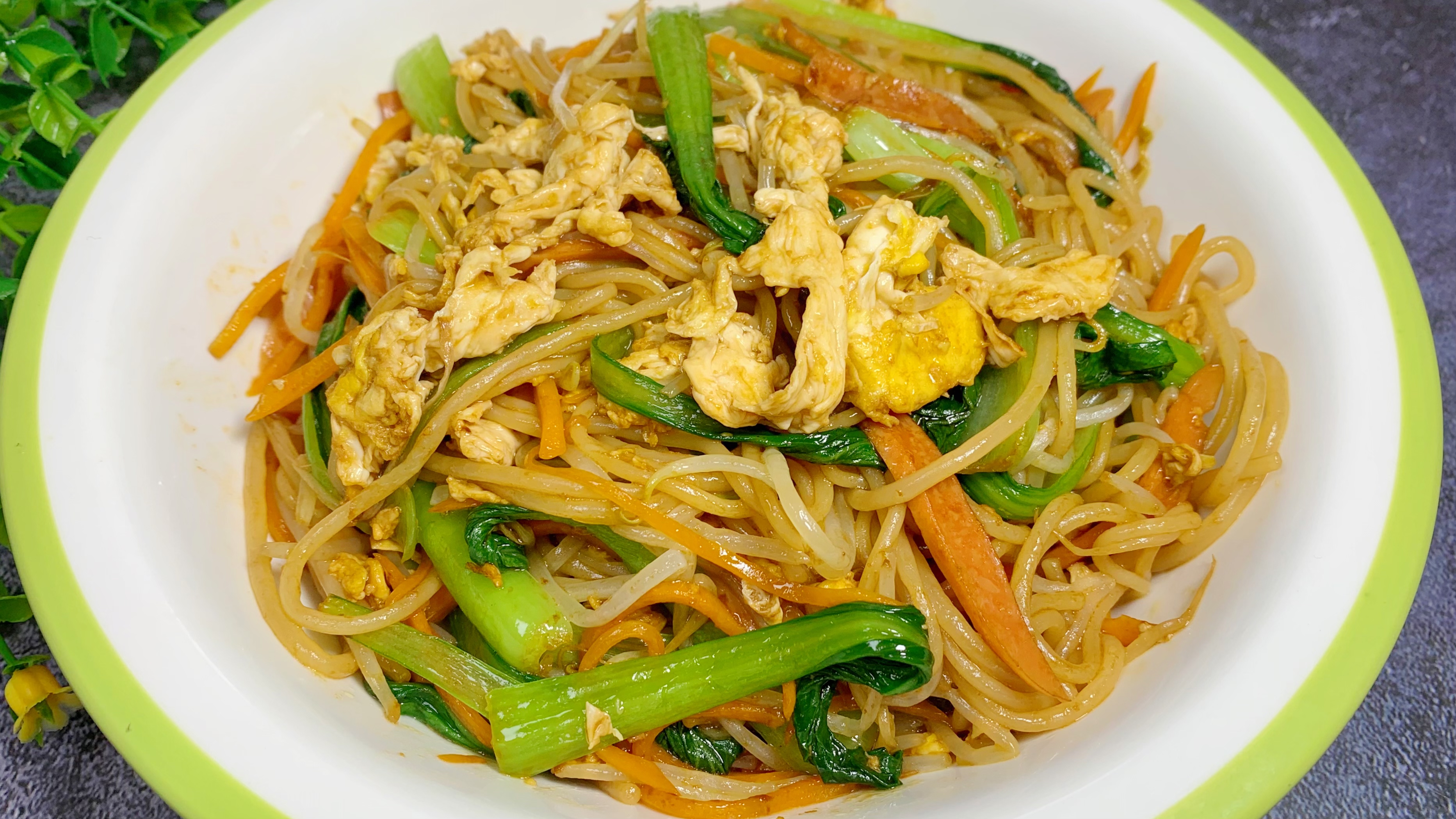 周末炒一份江西炒米粉,口感劲道爽滑,不粘不坨,营养美味又好吃