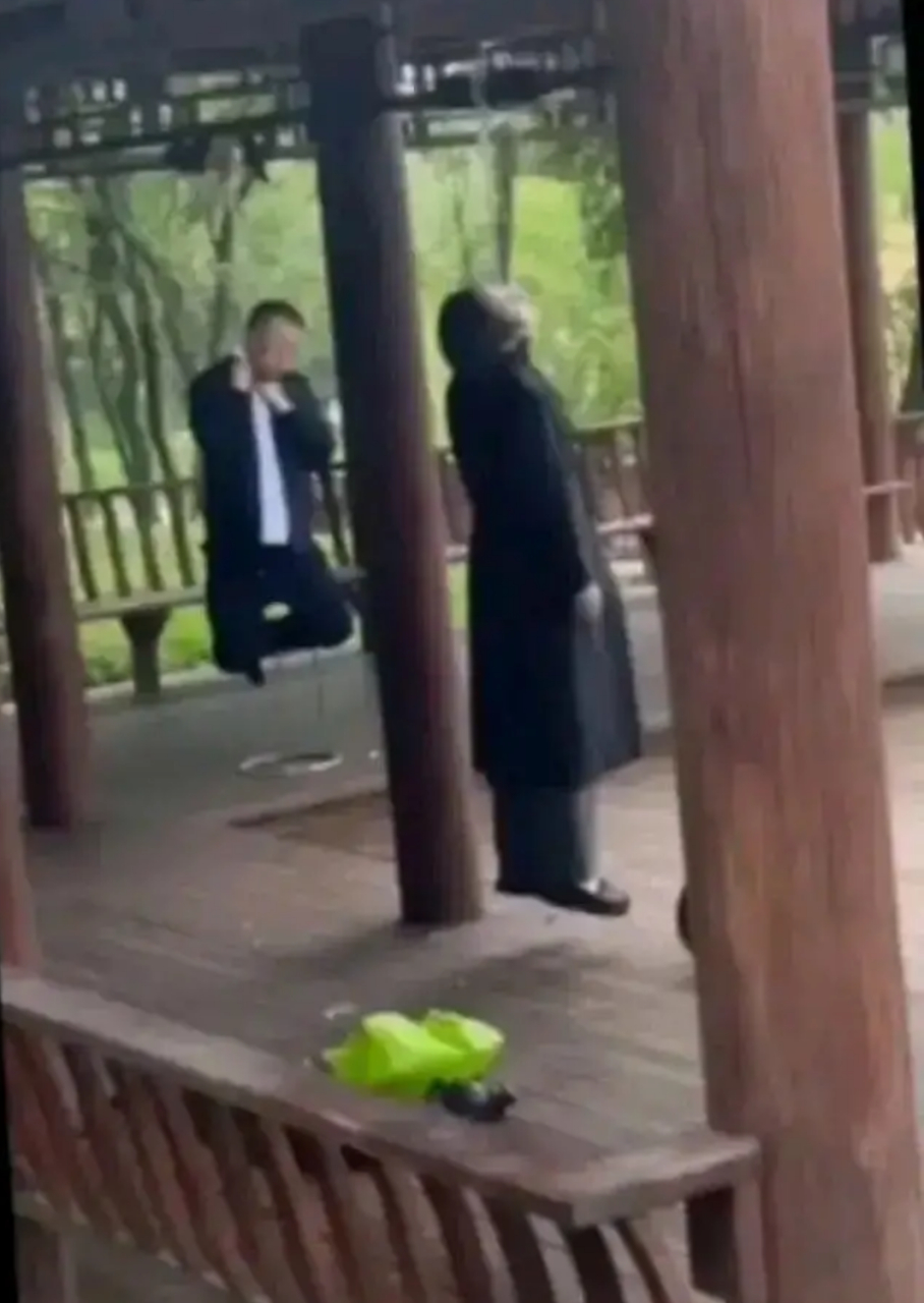 吉林白山一公园内一男一女上吊身亡事件,已被警方证实.