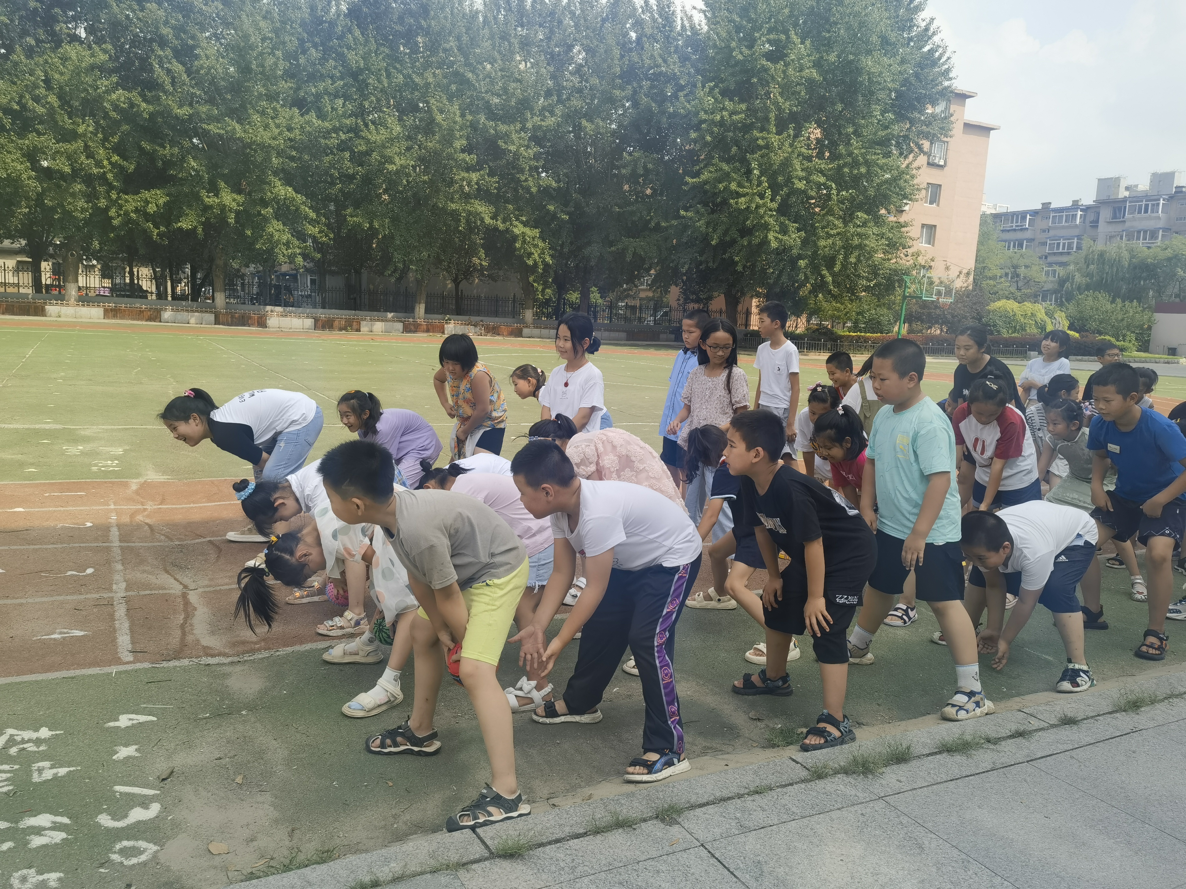 南十社区关工委举办小学生趣味运动会