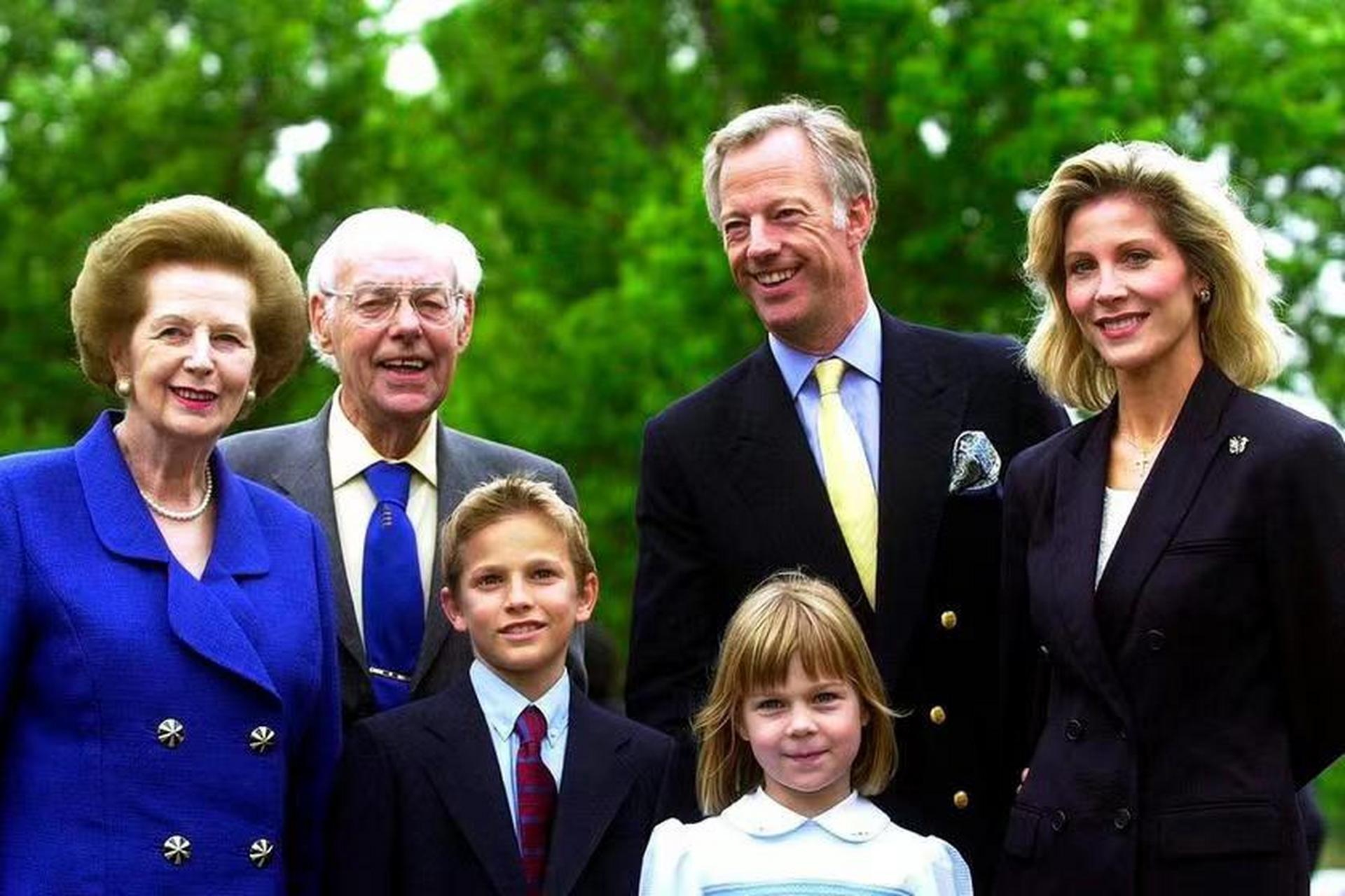 1985年,60岁的撒切尔夫人争取沙特巨额飞机订单,正要成功,傻儿子马克