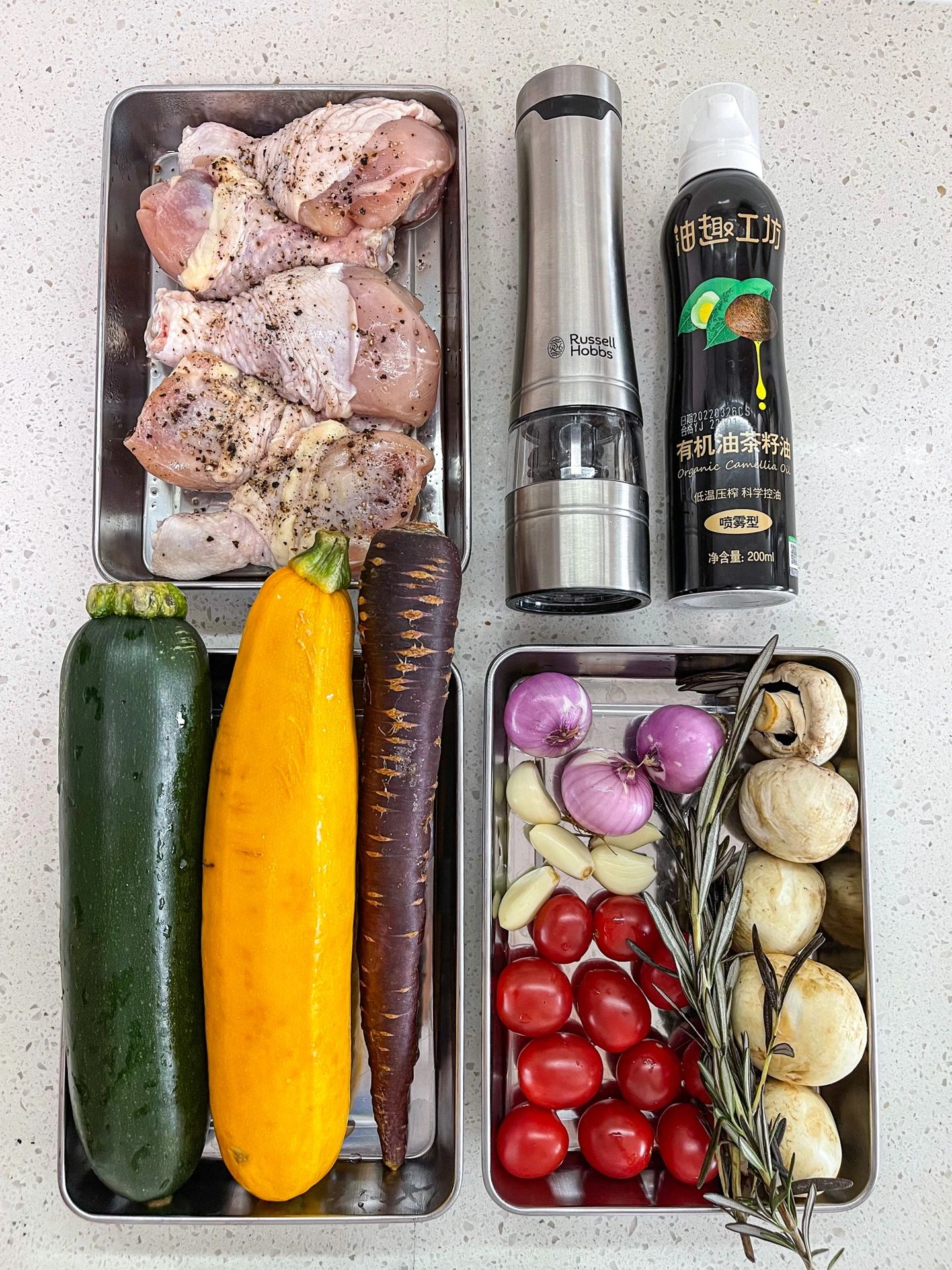 4颗 新鲜迷迭香:3根 胡萝卜,西葫芦,小番茄,蜂蜜,红椒粉,山茶籽油