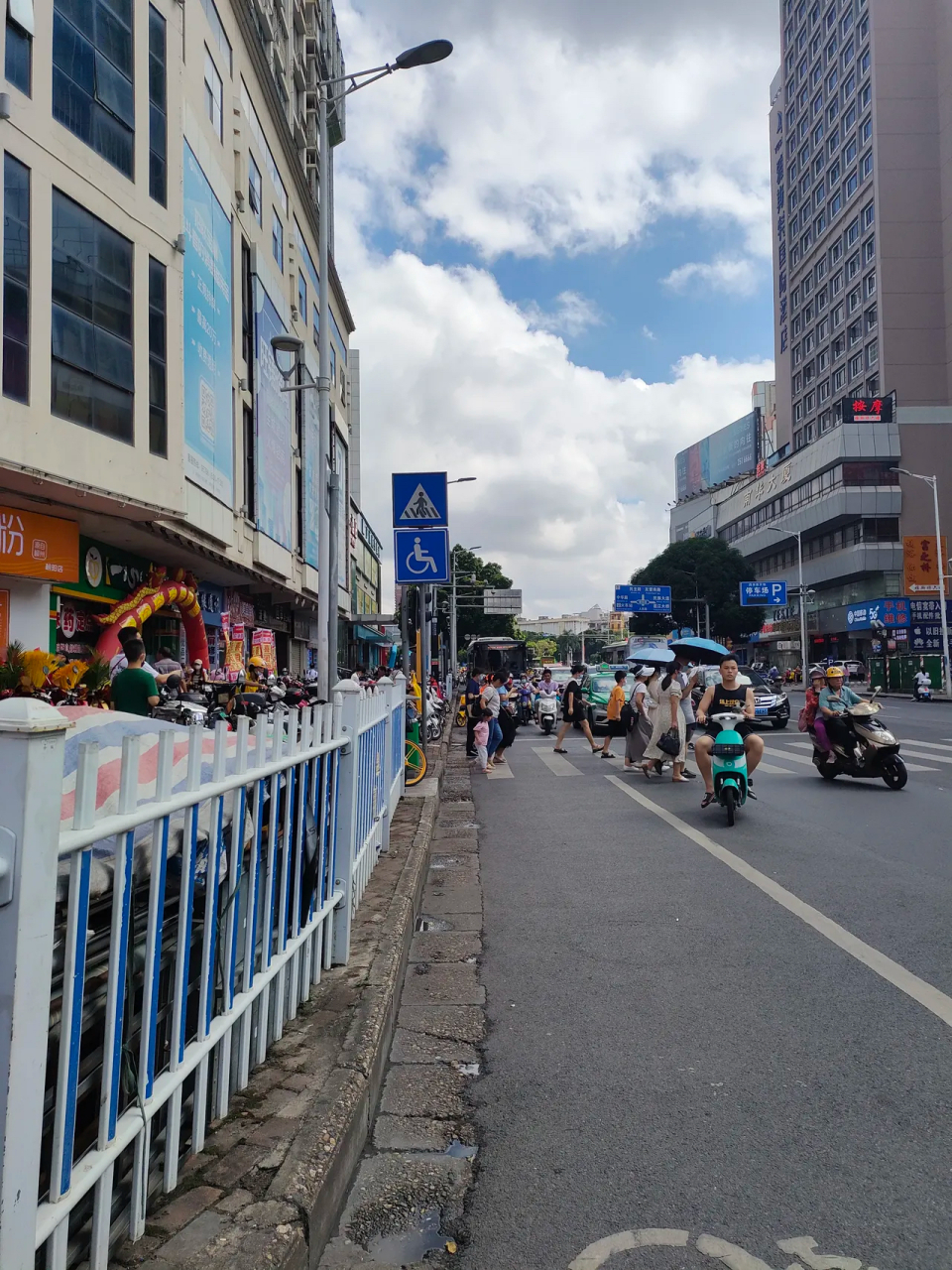 百家号星火计划# 广西南宁网红二胖的螺蛳粉在南宁市中心国庆节萍间