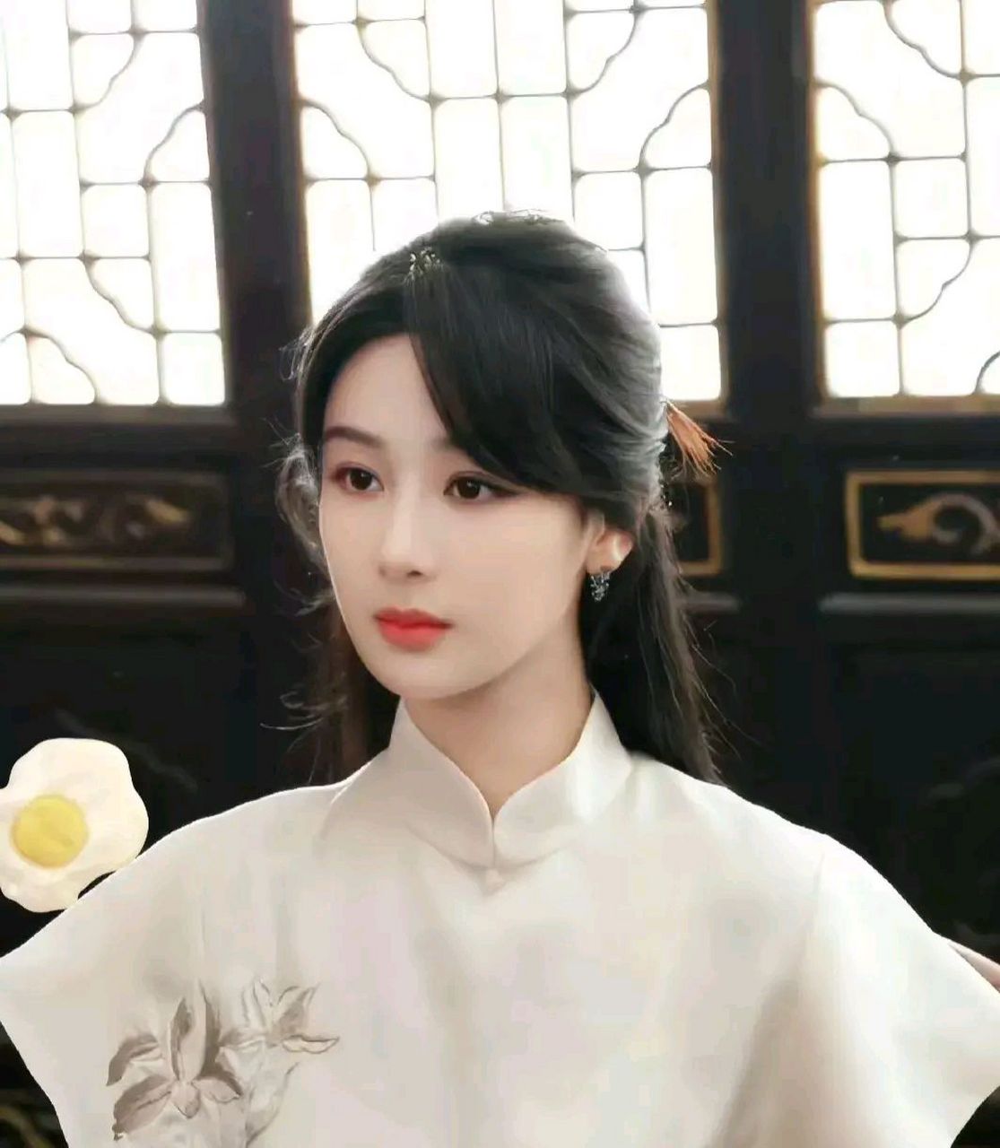 其实我以前也有疑惑过,杨紫有过《战长沙》等等作品在我看起来很适合