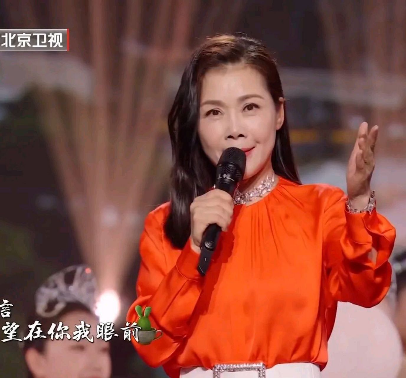 2023年北京春晚,田真自曝"回来后就没出去",蔡明向她吐槽:你不敢出去!