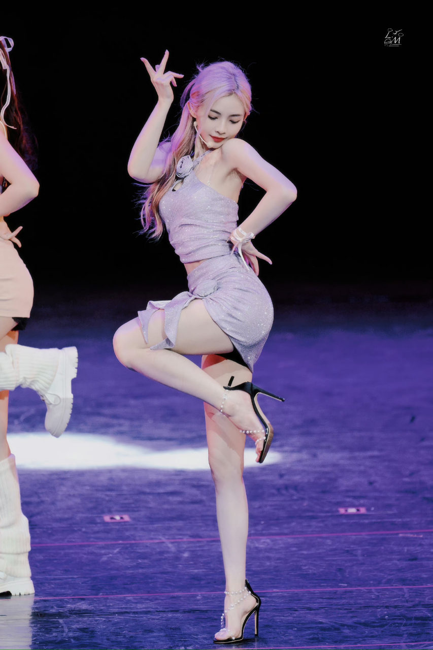 snh48 许杨玉琢 珍珠带高跟鞋美jio 大长腿[爱你] ​​​