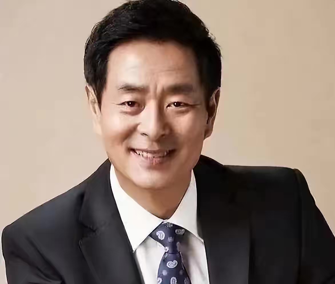 演员濮存昕:中年丧弟又丧父,消失九年不演戏,只想照顾母亲
