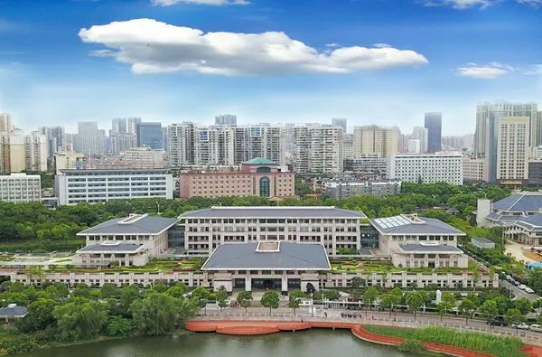 湖北省老年大学,向网上老年大学提供免费课程供全国老年人学习