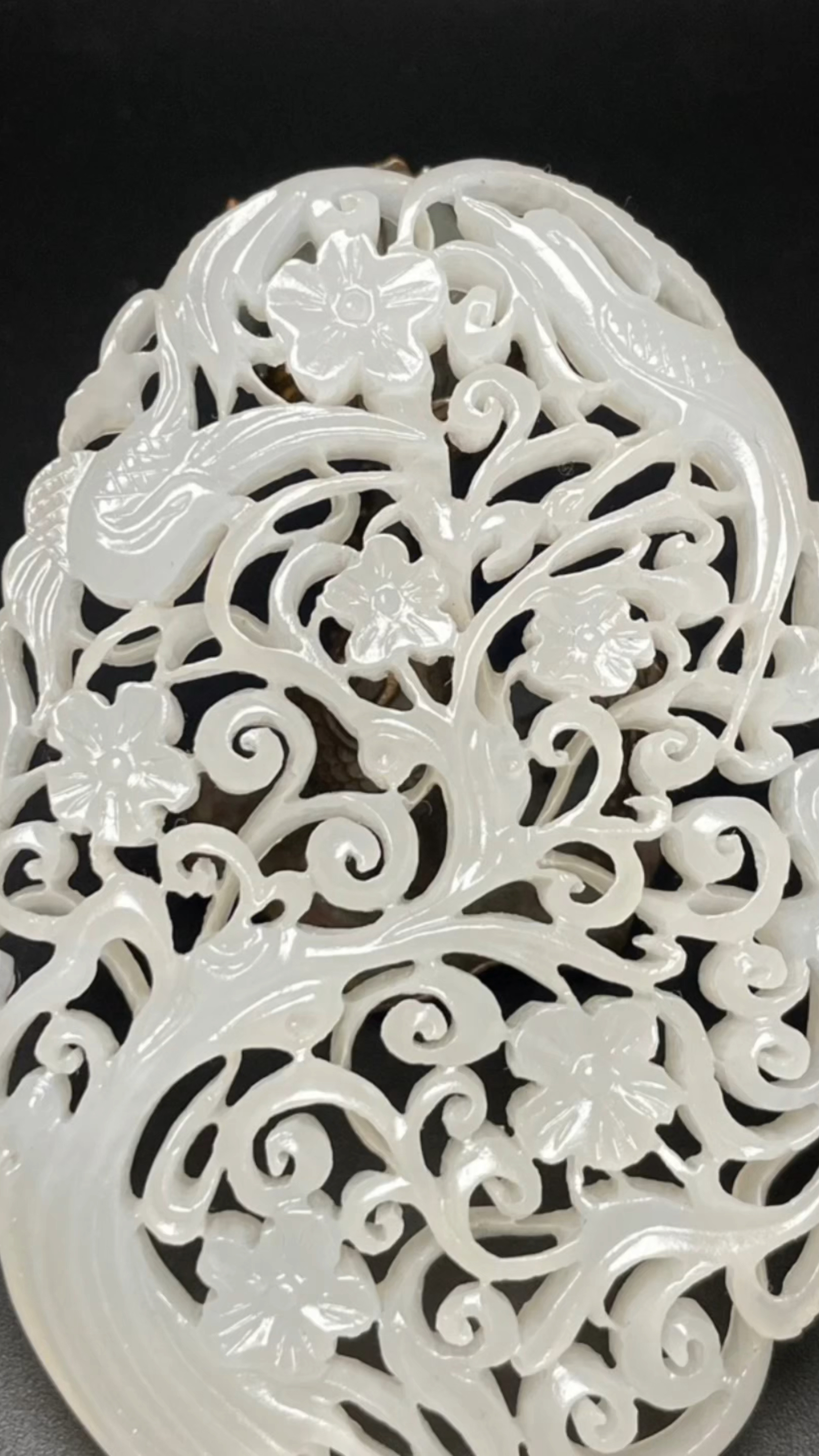 古玉老玉和田玉镂空玉佩,雕刻喜上眉梢,喜事连连