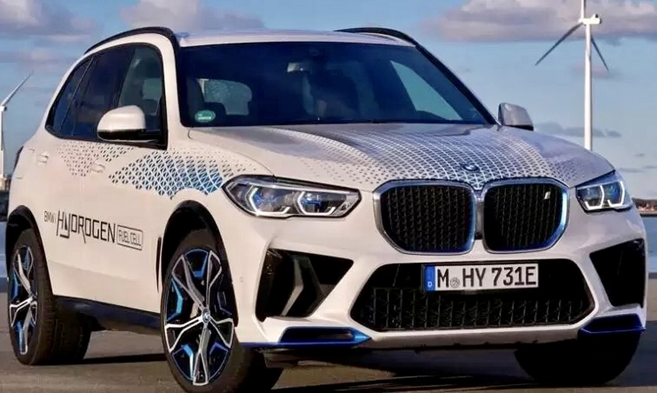 宝马i5新能源汽车,采用以氢燃料电池为主的动力总成,外观基于宝马x5